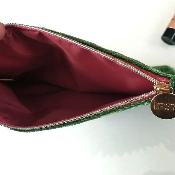 Cosmetic bundle w/Shades by Shan lipstick, Smashbox primer, pixi by Petra powder - Picture 6 of 6